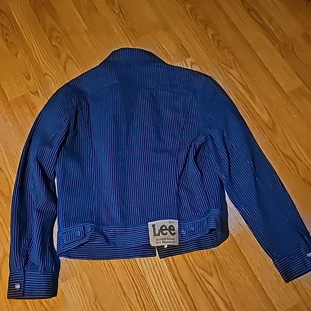 Jackets - Picture 5 of 9
